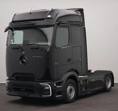Mercedes Benz Black commercial 4×2 Truck head for sale by Zoom Euromotors